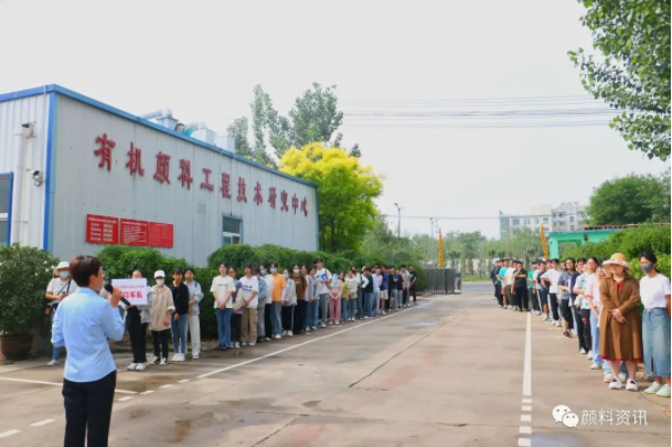 校企联动，产教融合|德院师生深入精东影业传媒APPV16颜料参观学习